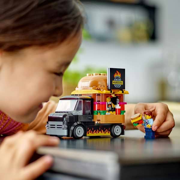 Фото - Конструктор LEGO City Вантажівка з гамбургерами (60404)