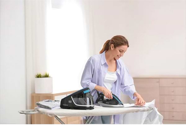 Фото - Утюг с парогенератором Black&Decker BXSS2401E
