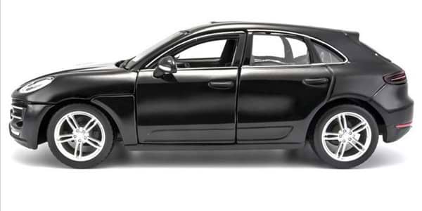 Фото - Коллекционная машинка 1:24 Bburago Porsche Macan (черный, синий 1:24) (18-21077) в асс.
