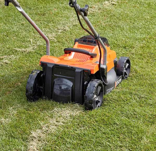 Фото - Газонокосилка аккумуляторная Black&Decker BCMW33184L2