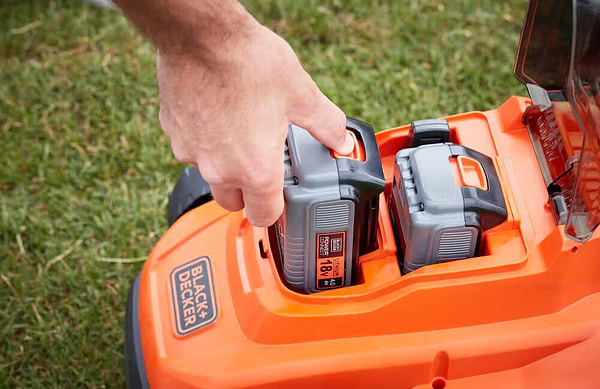 Фото - Газонокосилка аккумуляторная Black&Decker BCMW33184L2