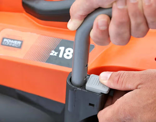 Фото - Газонокосилка аккумуляторная Black&Decker BCMW33184L2