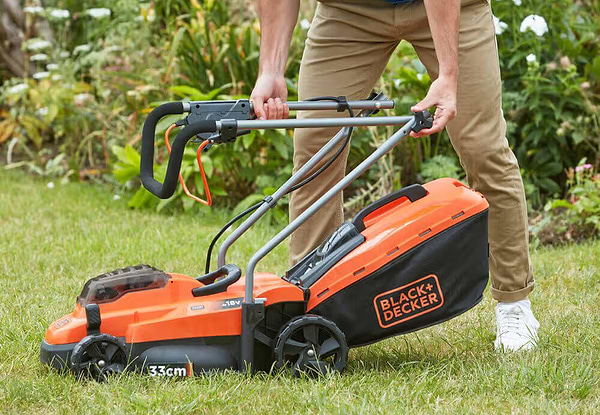 Фото - Газонокосилка аккумуляторная Black&Decker BCMW33184L2