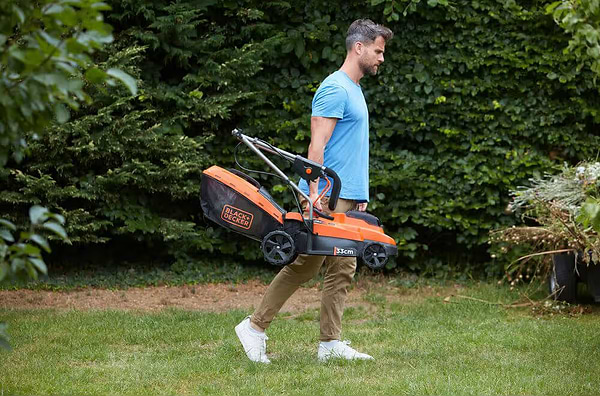 Фото - Газонокосилка аккумуляторная Black&Decker BCMW33184L2