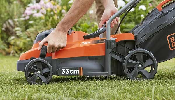 Фото - Газонокосилка аккумуляторная Black&Decker BCMW3336L1