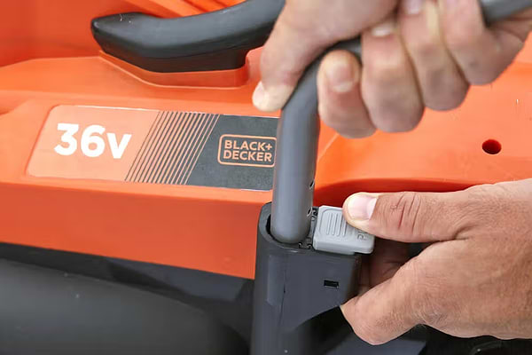 Фото - Газонокосилка аккумуляторная Black&Decker BCMW3336L1
