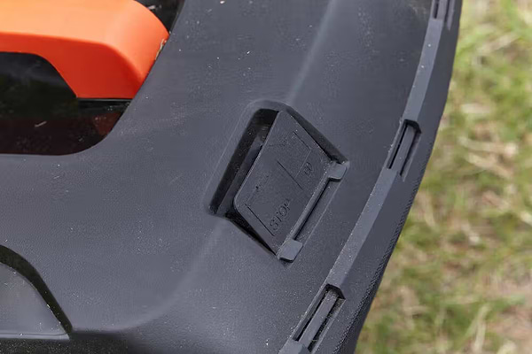 Фото - Газонокосилка аккумуляторная Black&Decker BCMW3336L1