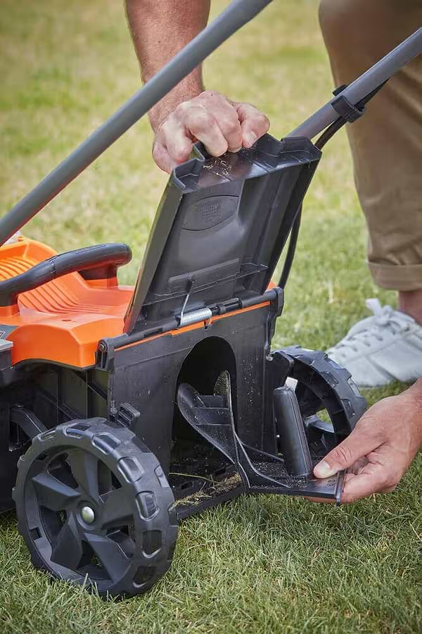 Фото - Газонокосилка аккумуляторная Black&Decker BCMW3336L1