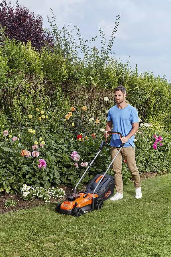 Фото - Газонокосилка аккумуляторная Black&Decker BCMW3336L1