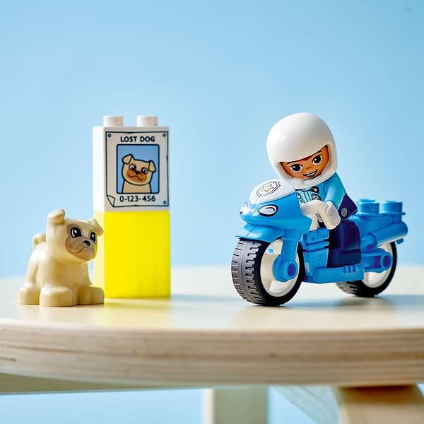 Фото - Конструктор LEGO DUPLO Town Полицейский мотоцикл (10967)