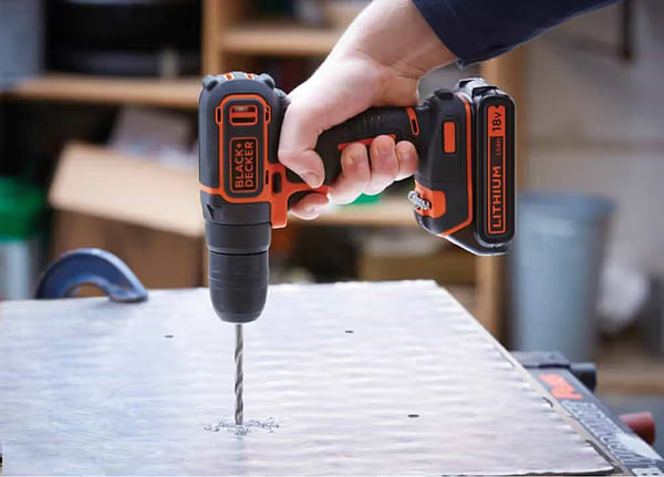 Фото - Дрель-шуруповерт Black&Decker BDCD18
