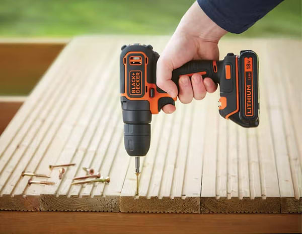 Фото - Дрель-шуруповерт Black&Decker BDCD18