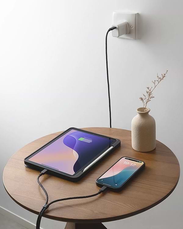 Фото - Перехідник Native Union Belt Cable USB-C to 2 USB-C 140W Cosmos Black 2 м (BELT-C-2C-COS)