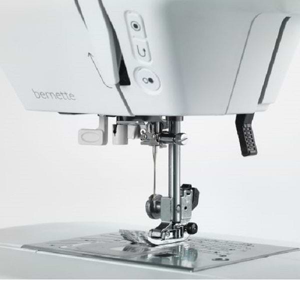Фото - Швейная машина Bernina Bernette B38