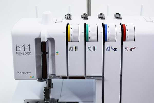 Фото - Оверлок Bernina Bernette FunLock B44