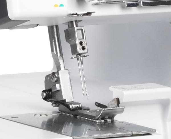 Фото - Оверлок Bernina Bernette FunLock B44