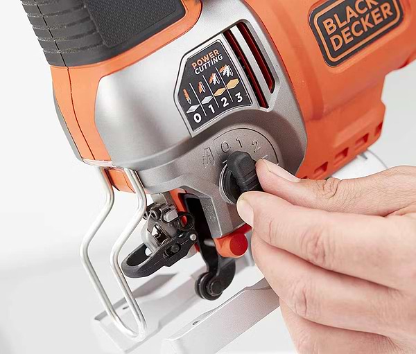 Фото - Электролобзик Black&Decker BES610K