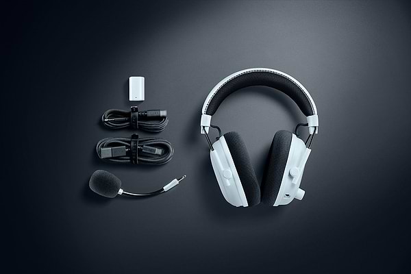 Фото - Гарнітура бездротова ігрова Razer Blackshark V3 PRO Wireless, White (RZ04-05400200-R3M1)