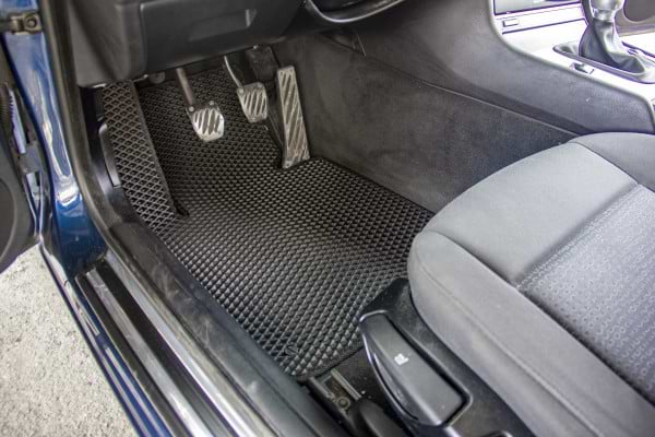 Фото - EVA килимки в салон авто EVAtech для 3 Series (E46) RWD Restyling (with armrest) BMW 2001-2006 4 покоління Sedan EUBM11465C5RBB