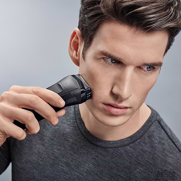 Фото - Бритва Braun Series 3 300BT Black