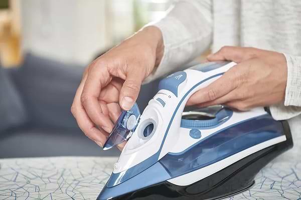 Фото - Утюг Black&Decker BXIR2402