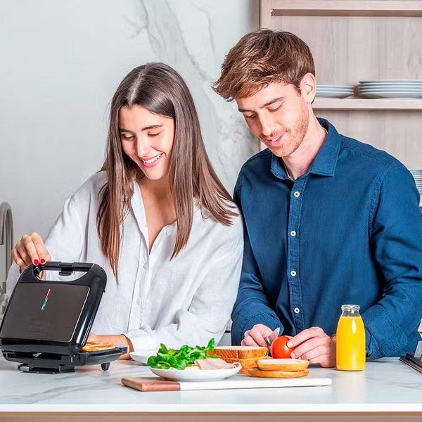 Фото - Бутербродниця Black&Decker BXSA753E