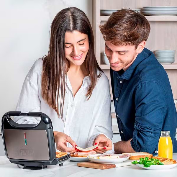 Фото - Бутербродниця Black&Decker BXSA753E