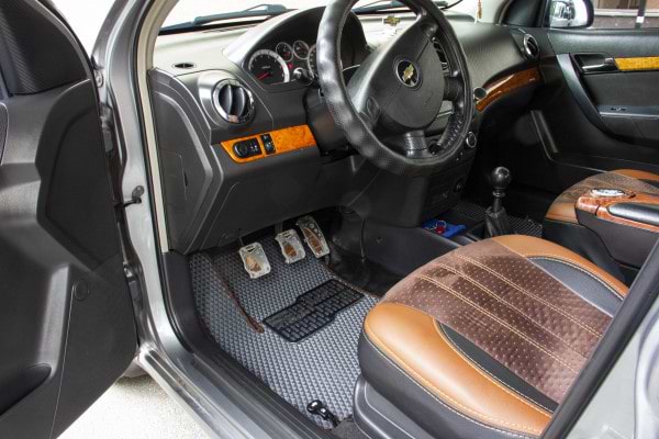 Фото - Коврики из экокожи в салон авто передние EVAtech ECO для Aveo (T250) Restyling Chevrolet 2005-2011 2 поколение Sedan EU CT31631A2BBB