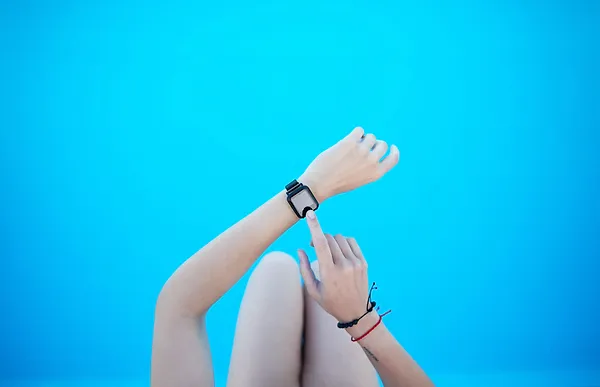 Фото - Смарт-часы Canyon CNS-SW72BB