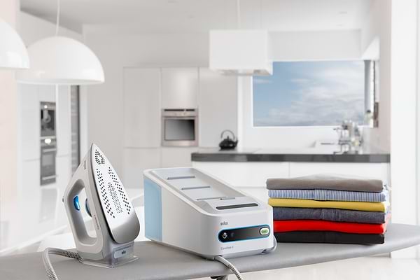 Фото - Утюг с парогенератором Braun IS5022Wh