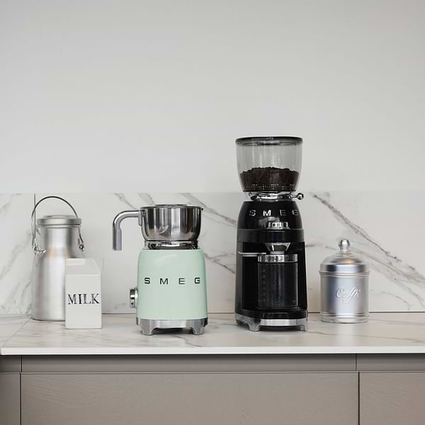 Фото - Модуль для збивання молока Smeg MFF01PGEU