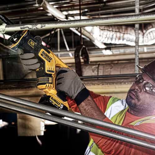 Фото - Пила сабельная DeWALT 18В XR Li-lon (DCS367P2)