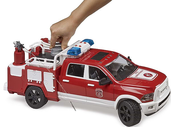 Фото - Наземна спецтехніка BRUDER Пожежна машина RAM 2500 (02544)