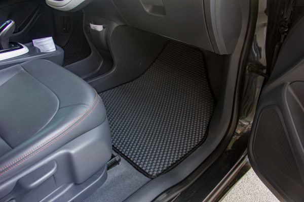 Фото - Коврики из экокожи в салон авто передние EVAtech ECO для Bolt EV Chevrolet 2016-2023 1 поколение Htb USA CT1863AV2OU2BBB