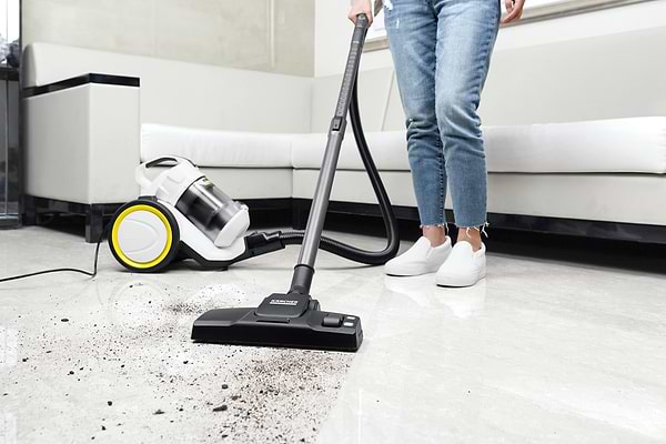 Фото - Пылесос для сухой уборки без мешка Karcher VC 3 Plus (1.198-060.0)
