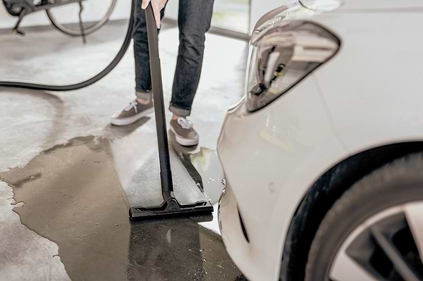 Фото - Пылесос для сухой уборки с мешком Karcher WD 4 V-20/5/22 (1.628-209.0)