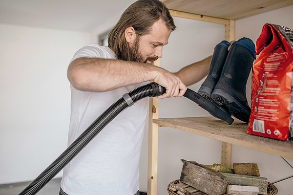 Фото - Пылесос для сухой уборки с мешком Karcher WD 3 V-19/6/20 (1.628-123.0)