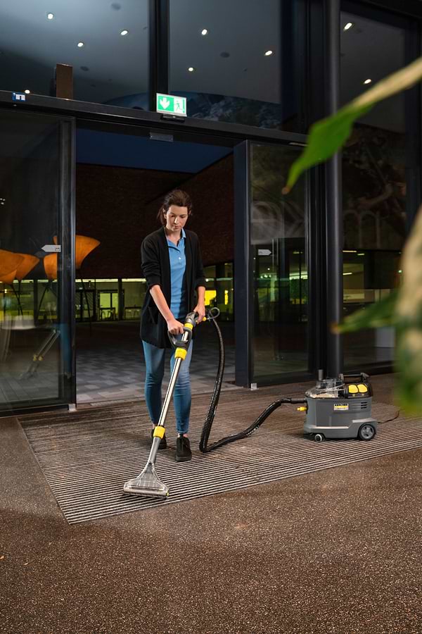Фото - Пылесос моющий с контейнером Karcher Puzzi 8/1 Adv (1.100-241.0)