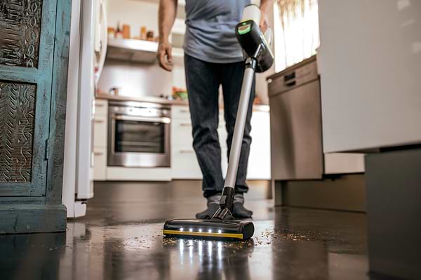 Фото - Уцінка - Пилосос ручний для дому Karcher VC 6 Cordless ourFamily (1.198-670.0)