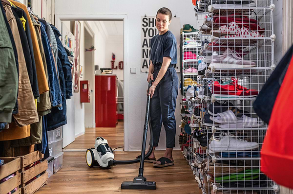 Фото - Пилосос для сухого прибирання без мішка Karcher VC 3 (1.198-051.0)