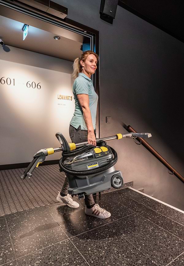 Фото - Пылесос моющий с контейнером Karcher Puzzi 8/1 Adv (1.100-241.0)