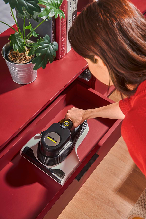 Фото - Пилосос ручний дезінфікуючий Karcher VCH 4 UVClean (1.198-412.0)