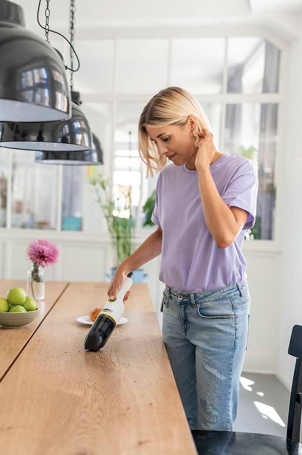 Фото - Пылесос ручной для автомобиля Karcher CVH 2-4 (1.198-450.0)