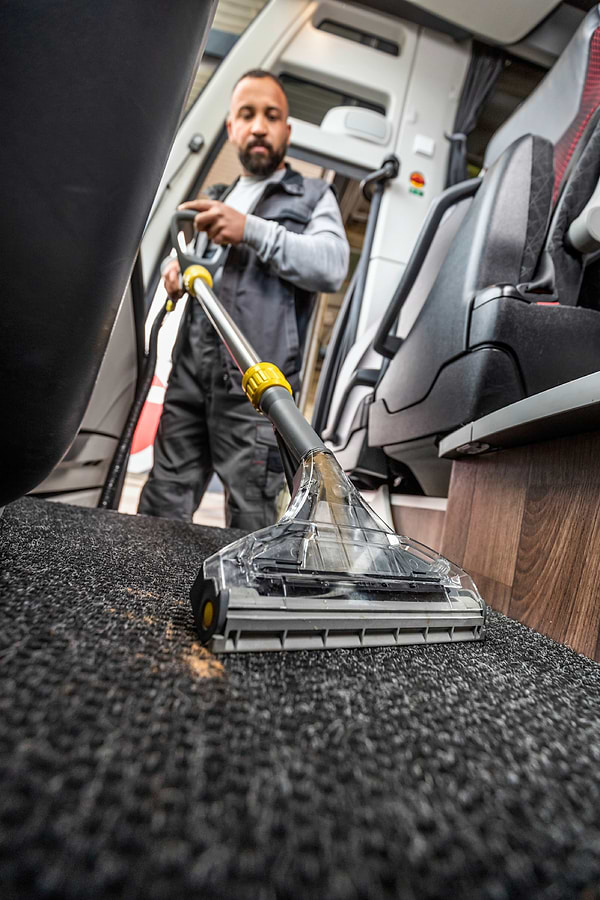 Фото - Пылесос моющий с контейнером Karcher Puzzi 8/1 Adv (1.100-241.0)