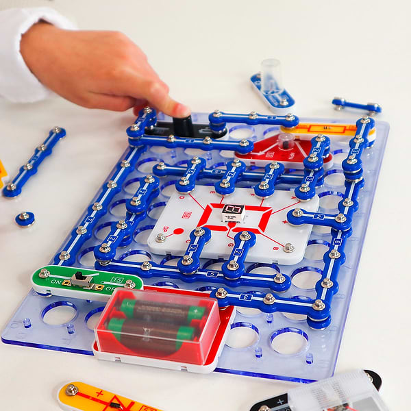 Фото - Електронний конструктор DOKA ШКОЛА 999+ СХЕМ (D70708)