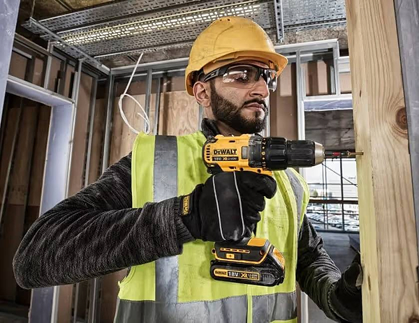 Фото - Дрель-шуруповерт DeWALT DCD777D2T
