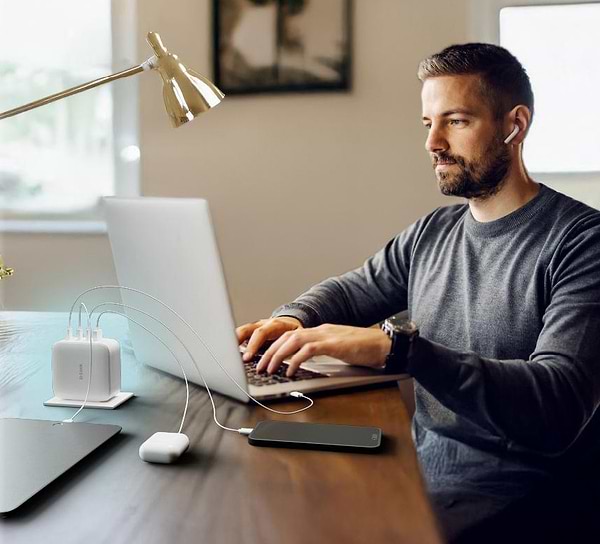 Фото - Сетевое зарядное устройство D-Link 140Вт GaN 3хUSB-С 1xUSB-A White (DCF-141)