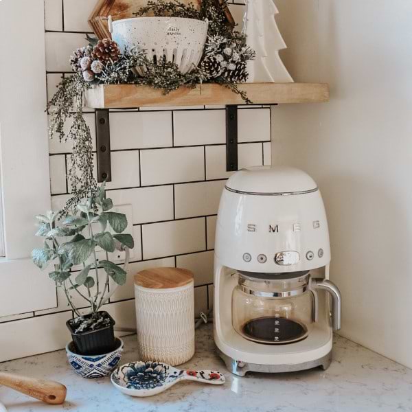 Фото - Кофеварка капельная Smeg DCF02WHEU