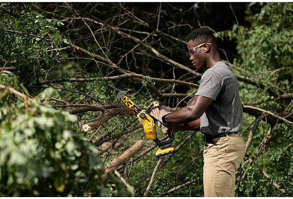 Фото - Ланцюгова пила DeWALT DCMPS520P1