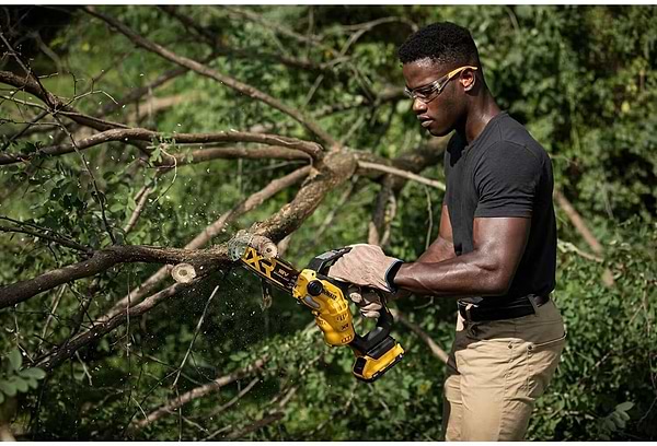 Фото - Ланцюгова пила DeWALT DCMPS520P1